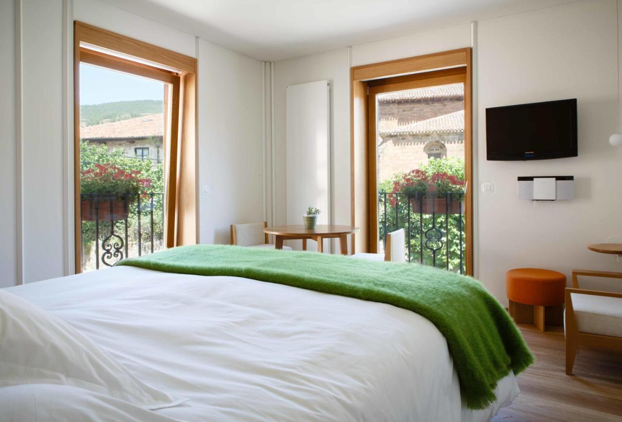 Hotel Echaurren Relais & Chateaux Ezcaray Rum bild